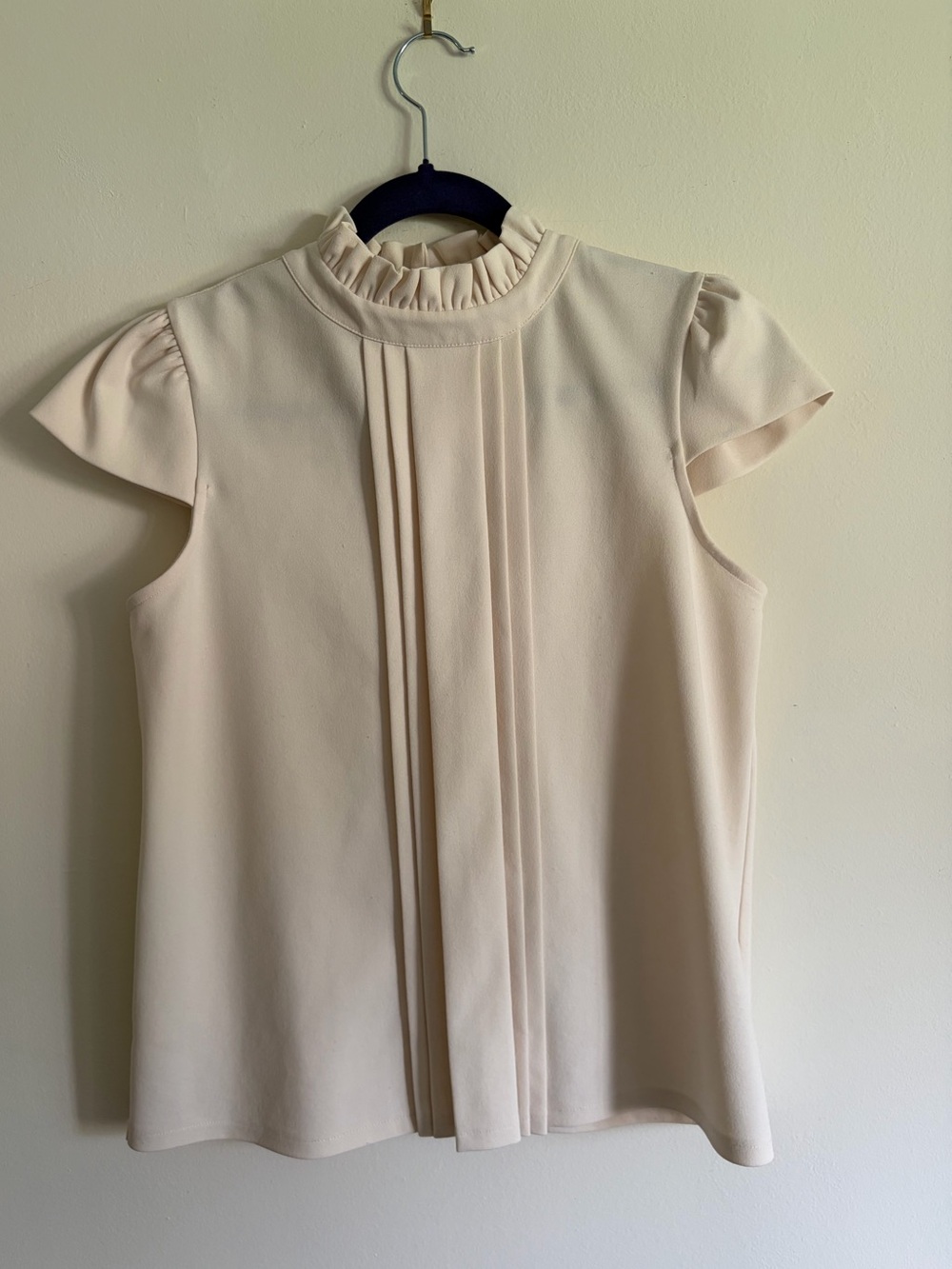 Ann Taylor Cream Ruffle-Neck Pleated Cap sleeve blouse